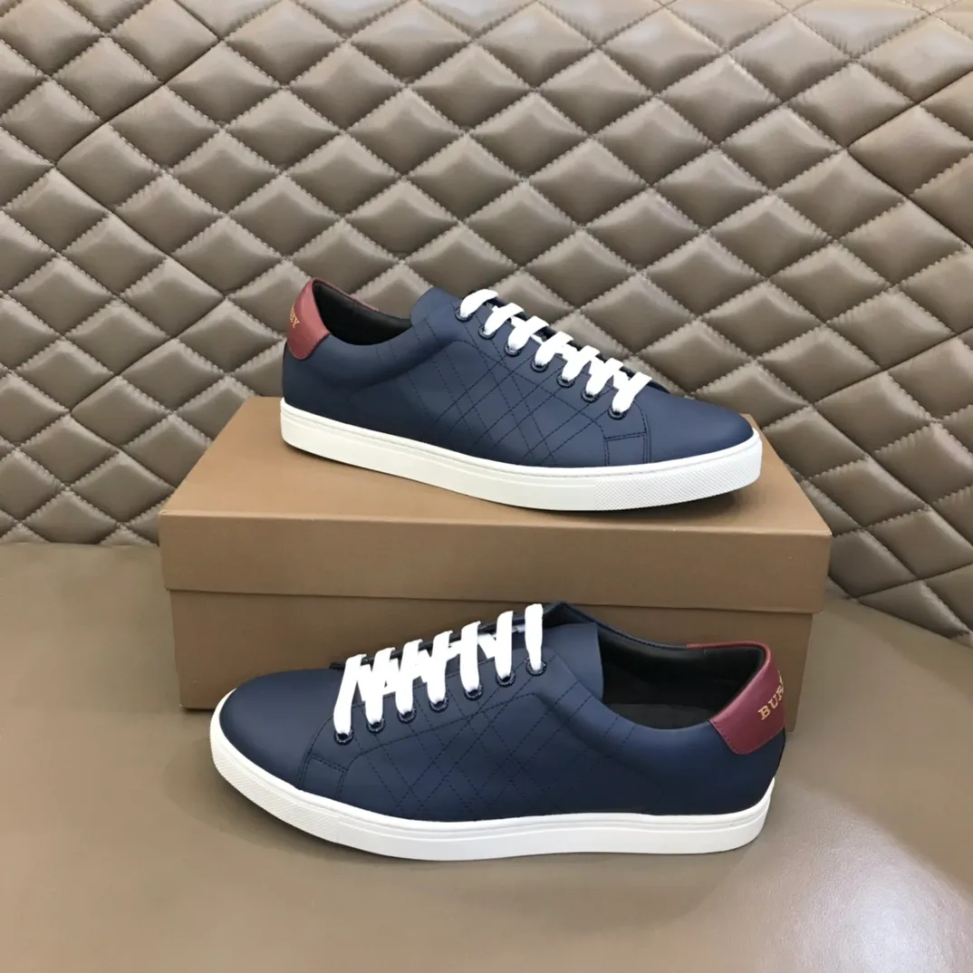 ¥380 B’s men’s classic low-top sneakers are reinterpreted in Vintage plaid cotton and cowhide materials, decorated with a new brand logo. First-grain cowhide lining, embossed Burberry lettering logo on the heel, original outsole! 38-45